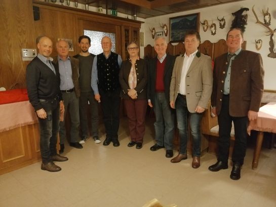 Mitglieder des MGV Erika mit politischen Vertretern der Stadtgemeinde Hermagor-Pressegger See